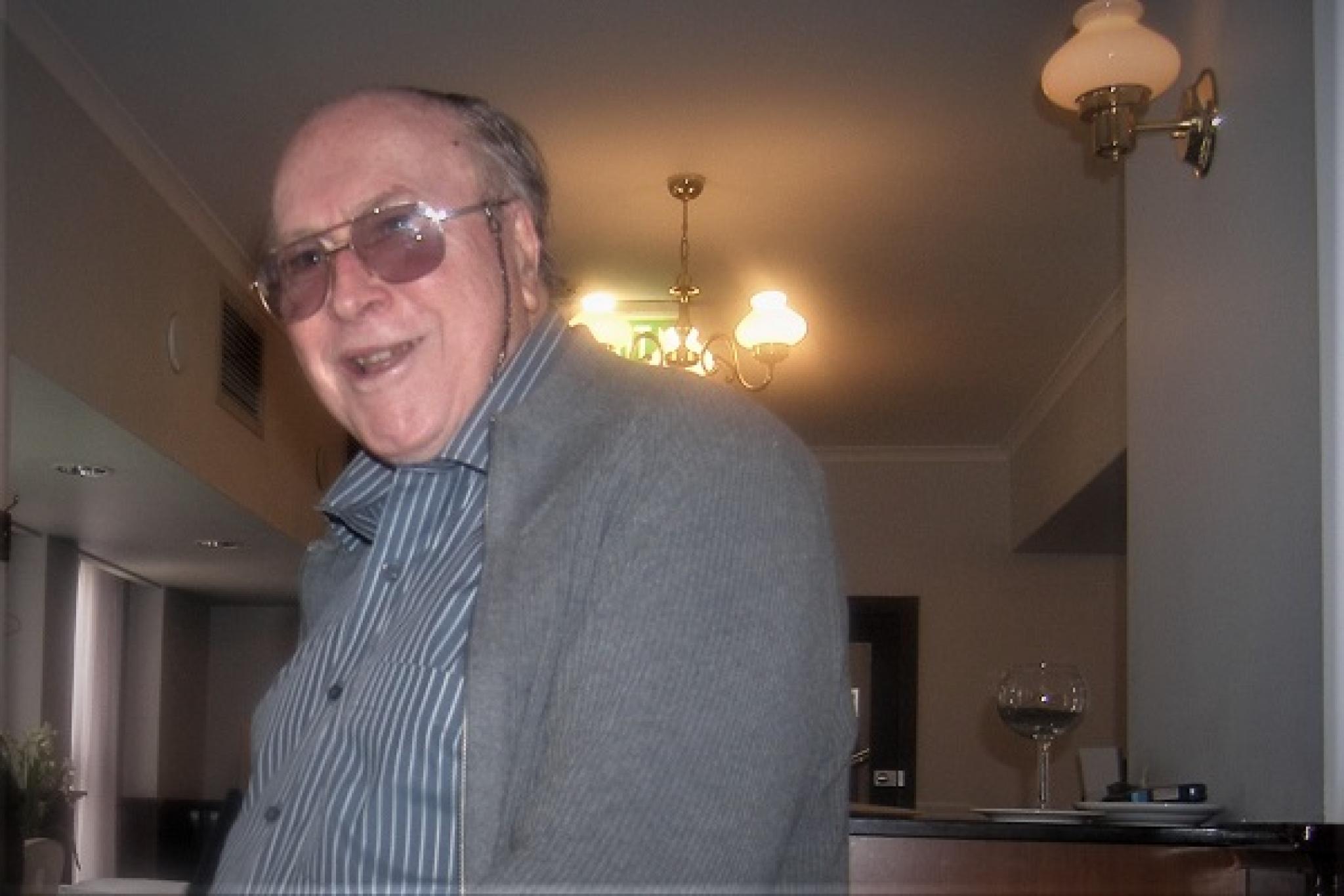 Dr Niel Gunson